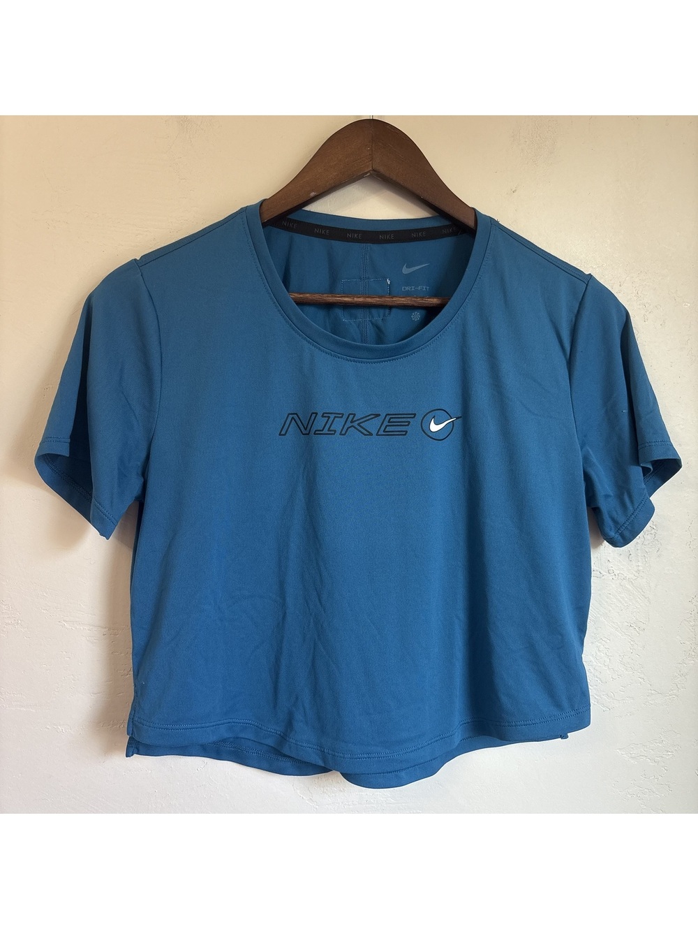 Nike Womenâs Dri-FIT Blue Short Sleeve Cropped Athletic Top Small DM7391-404